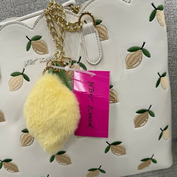 🤍🔹️Betsey Johnson🔹️ White Cream Lemon Fruit Shoulder Bag Tote Chain Strap NWT - Picture 6 of 7